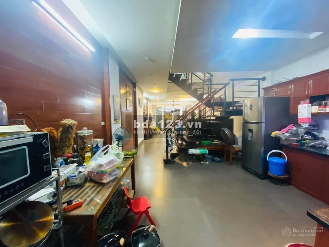 Bán cắt lỗ sâu - Hàng hiếm- Ngõ 300 Nguyễn Xiển ô tô 7 chỗ vào nhà. Gía 11 tỷ SĐCC, DT 80m2 x 4 tầng