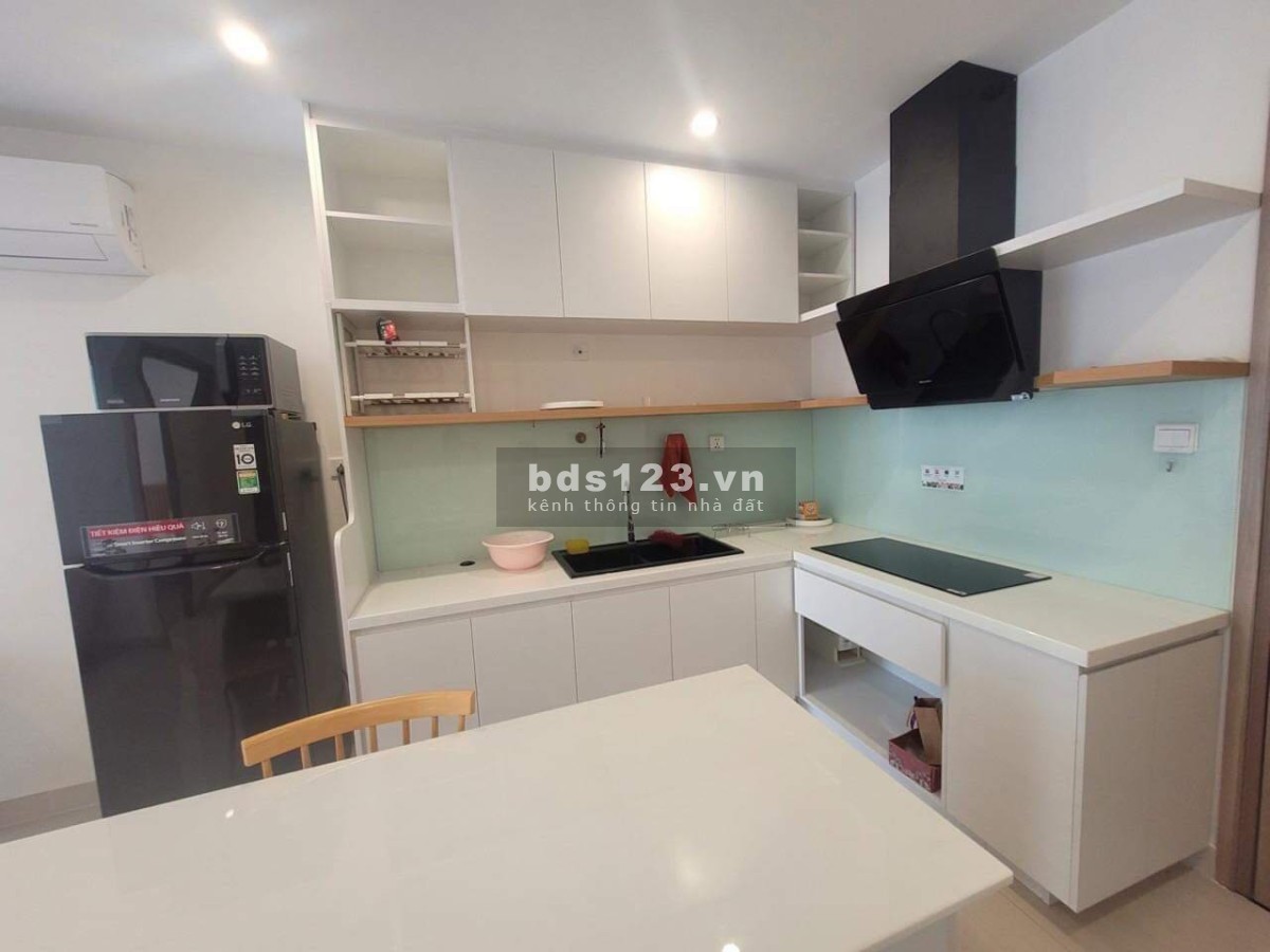Cho thuê căn 2PN1WC full nội thất tầng trung view nội khu 7,5 triệu/th