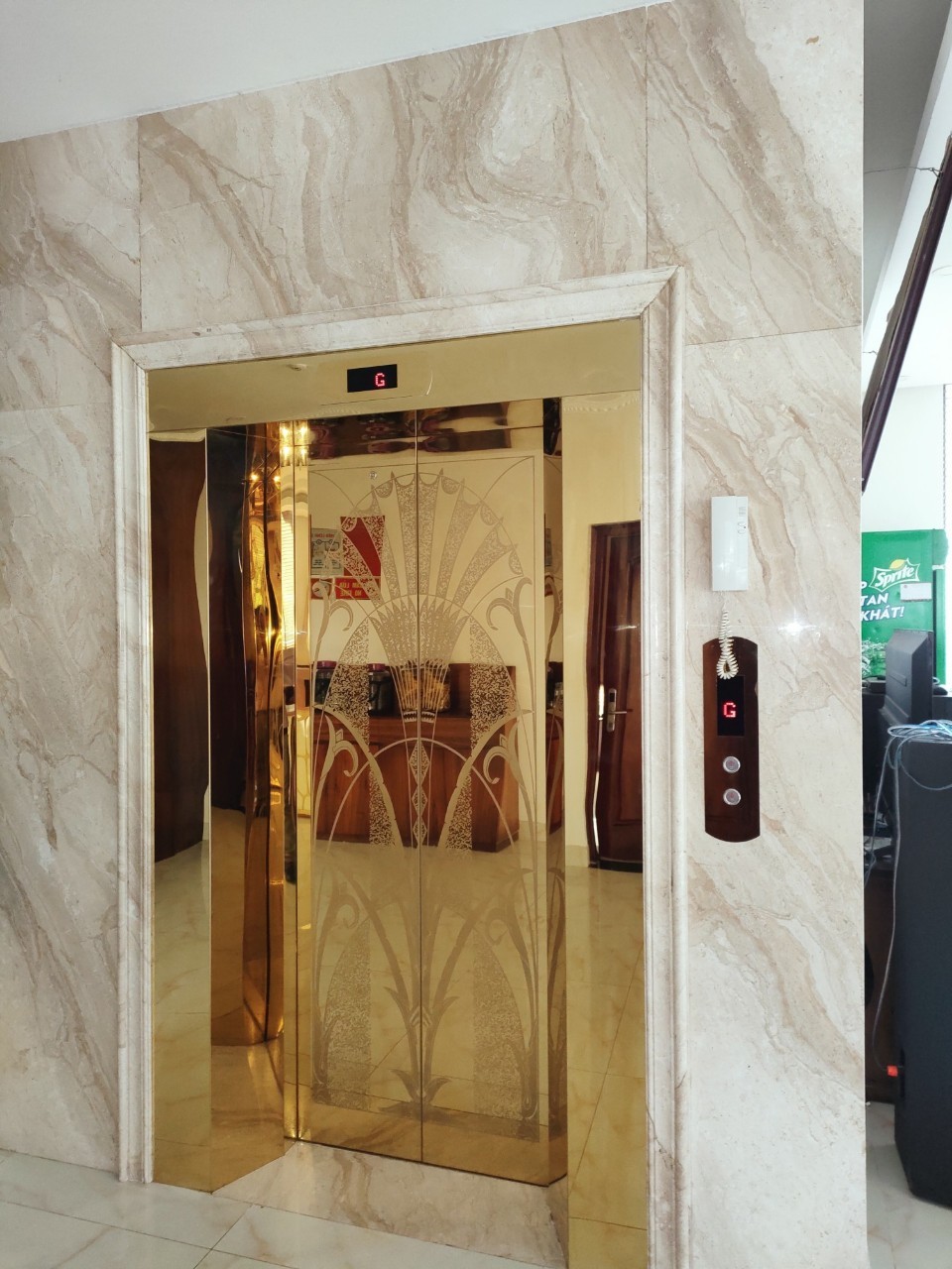 Bán nhà mặt phố Hàm Long 176m2 9 tầng mặt tiền 5.5m, thang máy, vỉa hè, full nội thất nhỉnh 140 tỷ