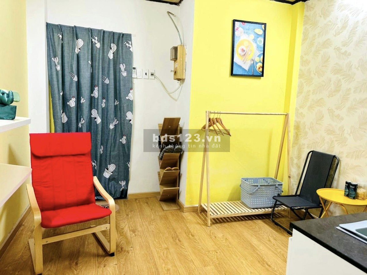 Nhà 2 tầng xinh xắn +45M2 Nở hậu - Trung tâm quận 1 - Sát mặt tiền và công viên Lê Văn Tám