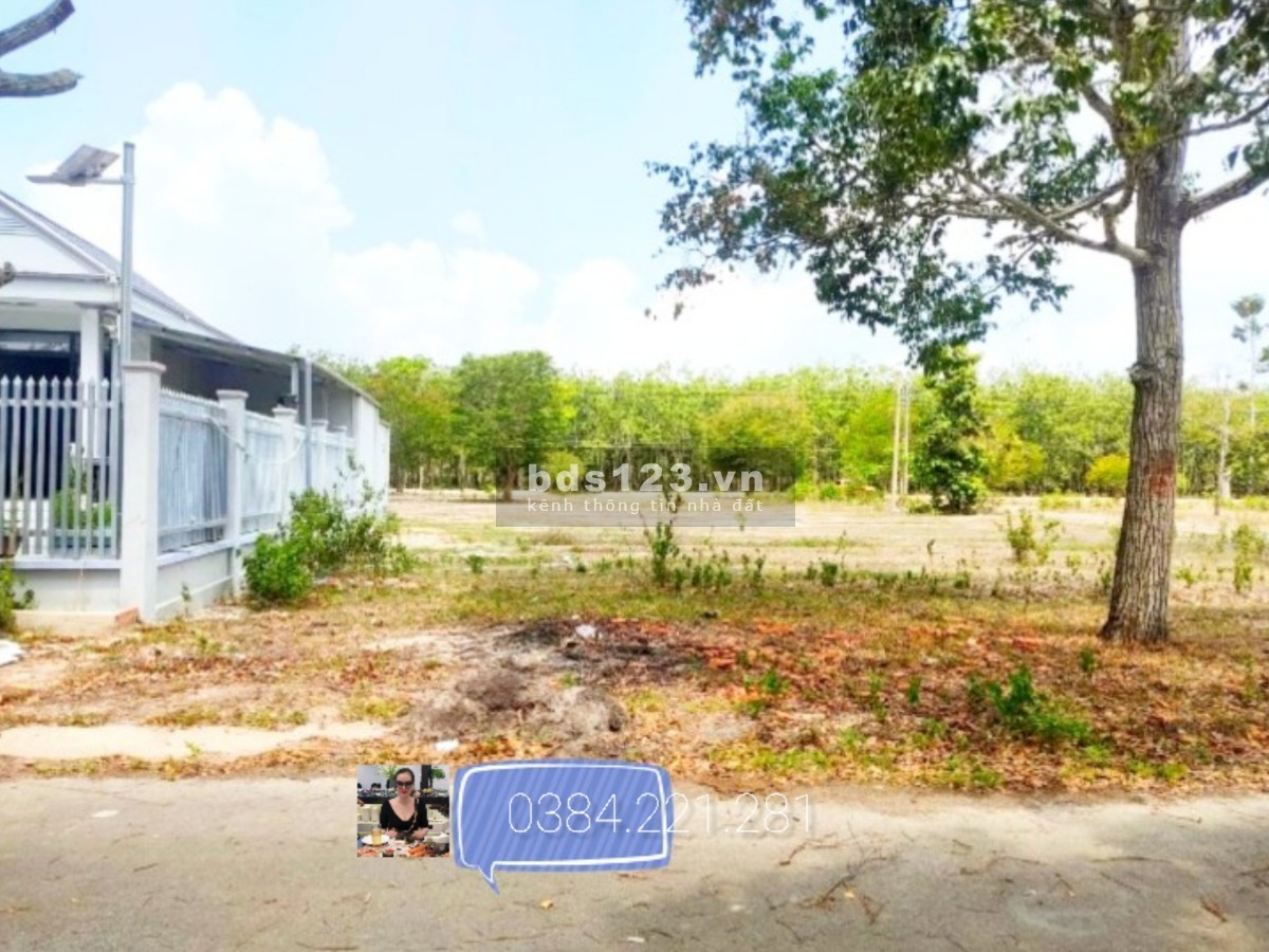 Nợ ngân hàng sang gấp diện tích 733m2, nằm trên đường lớn, thông chợ, đối diện trường học.