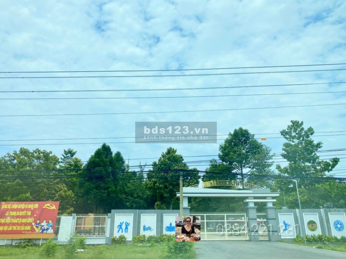 Nợ ngân hàng sang gấp diện tích 733m2, nằm trên đường lớn, thông chợ, đối diện trường học.