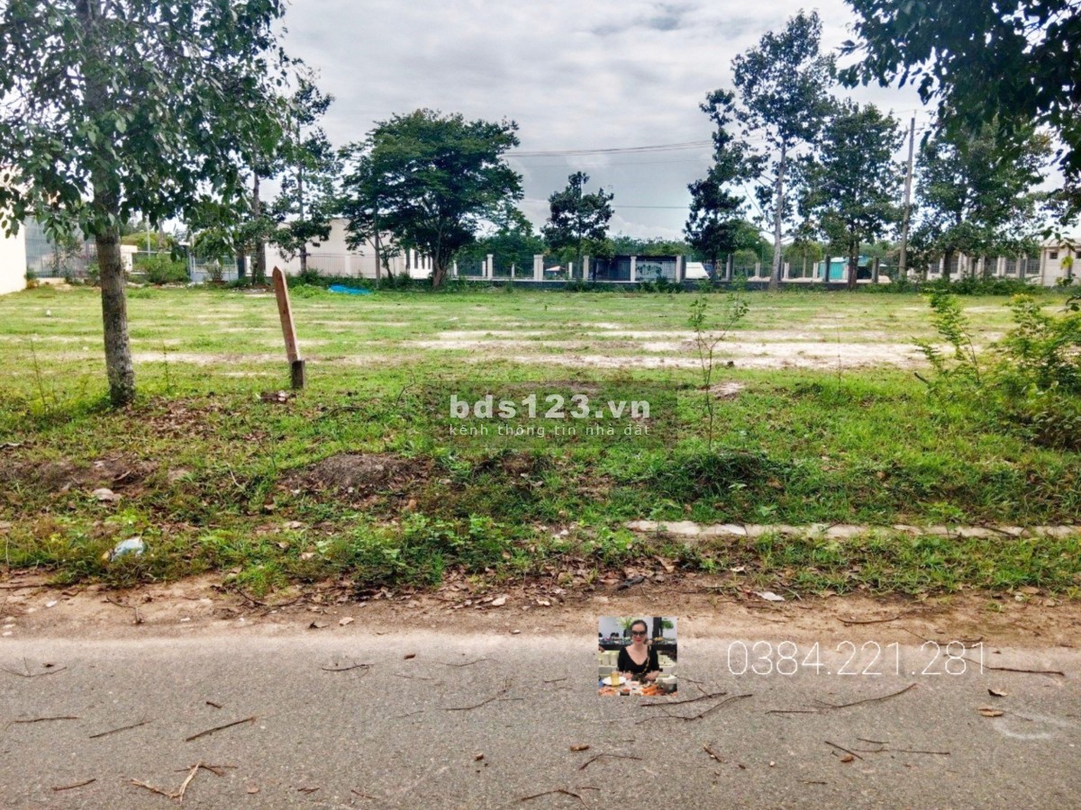 Nợ ngân hàng sang gấp diện tích 733m2, nằm trên đường lớn, thông chợ, đối diện trường học.