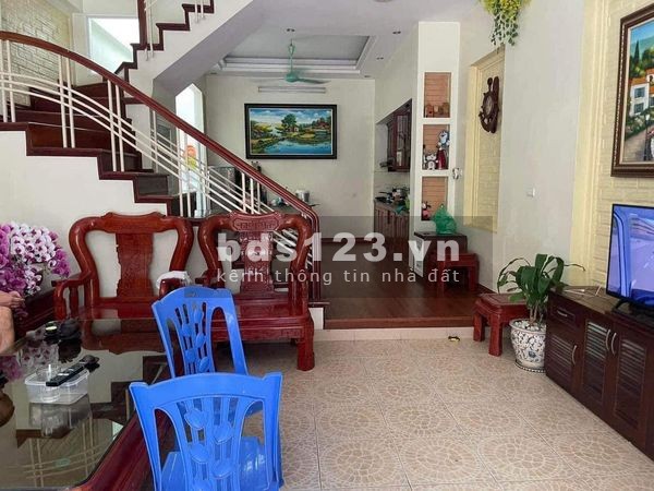 Nhà cực hiếm Hoàng Mai 38M- 5 tầng siêu đẹp nhỉnh 2,5 tỷ - Mặt tiền rộng - Ô tô đỗ cổng