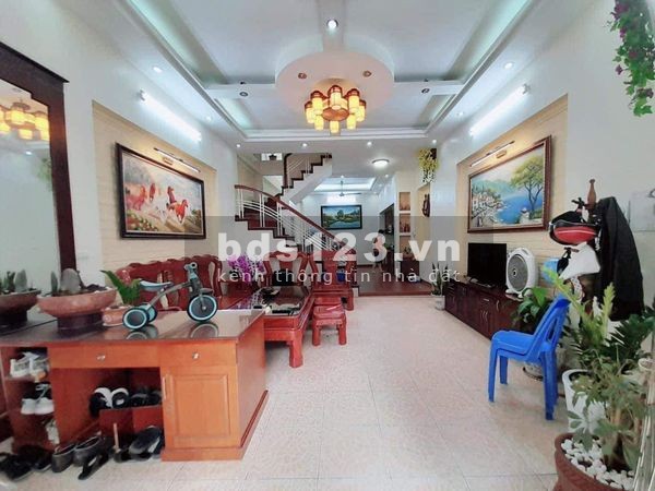 Nhà cực hiếm Hoàng Mai 38M- 5 tầng siêu đẹp nhỉnh 2,5 tỷ - Mặt tiền rộng - Ô tô đỗ cổng
