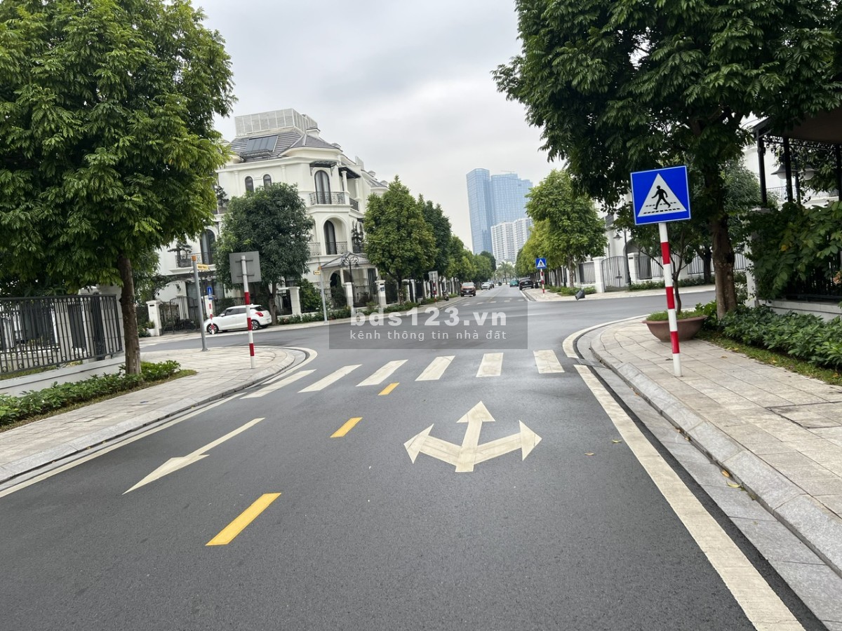 (Gấp) Biệt thự Ngọc Trai đảo nhỏ 300m2, đông nam giá 72.6 tỷ Vin Gia Lâm (0985941715)
