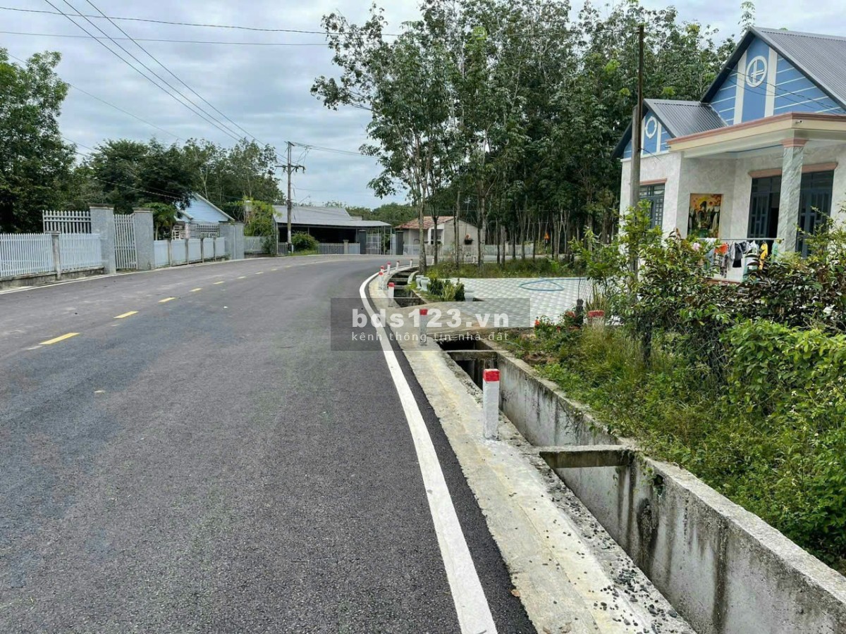 Chính chủ cần bán lô đất 540M2 thổ cư đường nhựa, dân đông, tiện kinh doanh 760 triệu
