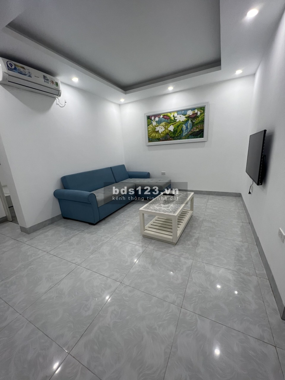 Bán căn hộ ở chung cư CT2B Nghĩa Đô, quận Cầu Giấy, Hà Nội rộng 45m2 giá 2,5 tỷ tầng cao view đẹp.