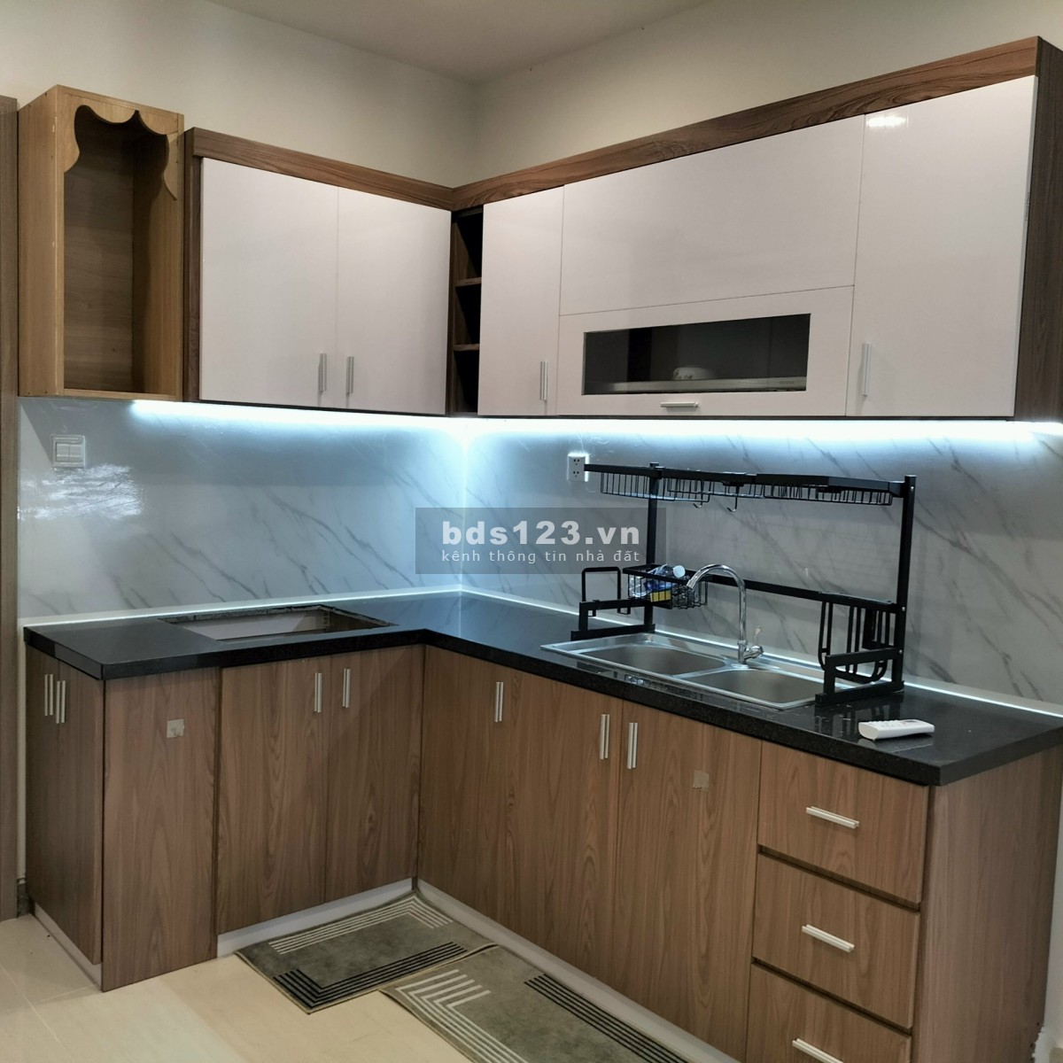 Cho thuê căn 2PN + bếp rèm 69m2 tại Vinhomes QUận 9 giá 7,5 triệu/tháng
