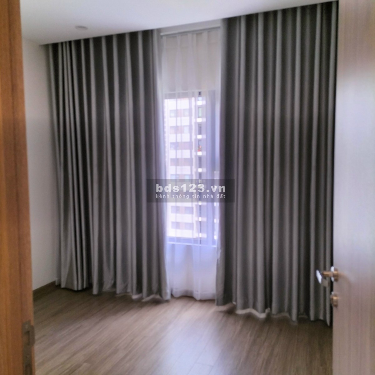 Cho thuê căn 2PN + bếp rèm 69m2 tại Vinhomes QUận 9 giá 7,5 triệu/tháng