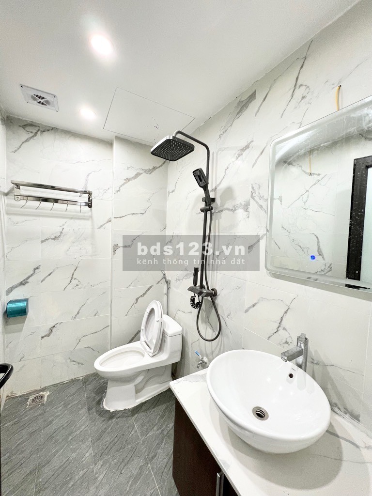 Bán nhà đẹp phố Minh Khai, nhà mới xây, diện tích 43m
