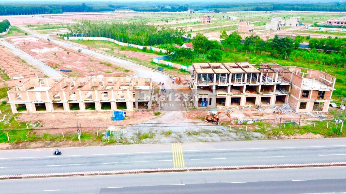 Bán gấp đất nền mặt tiền ĐT 742, đối diện cổng KCN Tân Bình