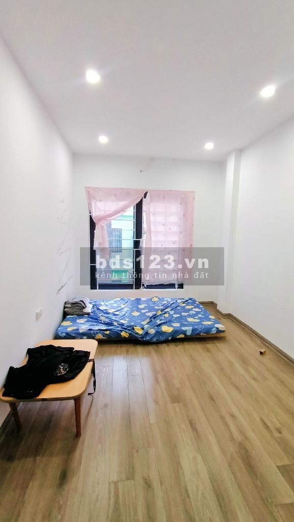 Cần bán nhà lô góc 4 tầng Minh Khai, 3 mặt thoáng, diện tích 40M.