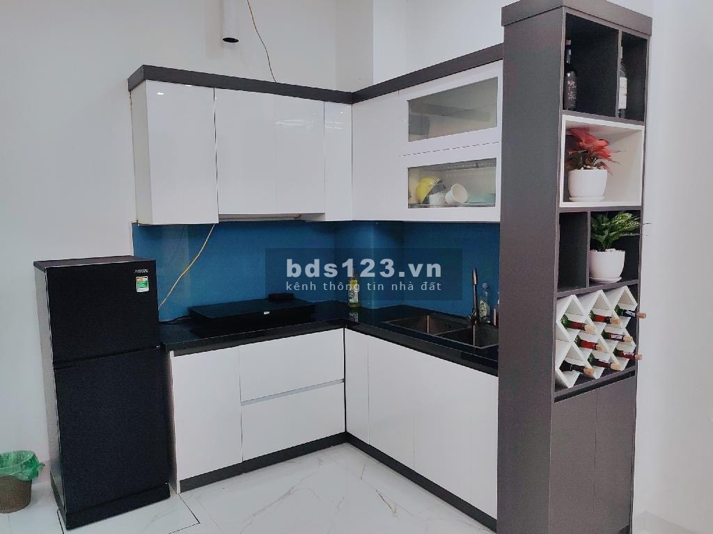 Cần bán nhà lô góc 4 tầng Minh Khai, 3 mặt thoáng, diện tích 40M.