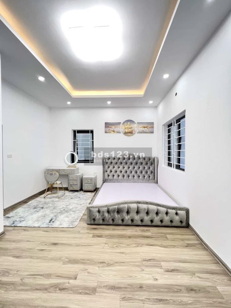 Cần bán nhà lô góc 4 tầng Minh Khai, 3 mặt thoáng, diện tích 40M.