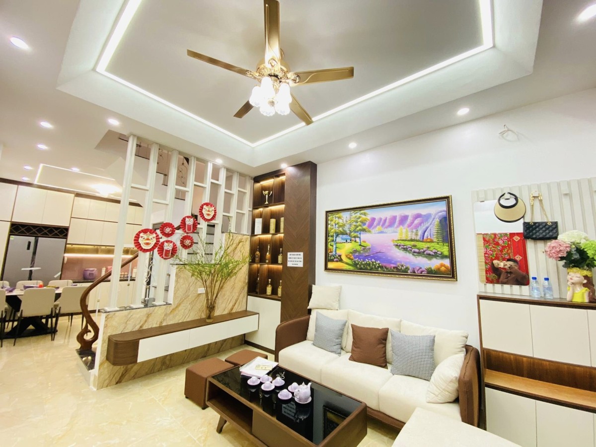 Bán nhà đep nhà và phố 8/3, Hai Bà Trưng, diện tích 34m2, 5 tầng, MT siêu rộng 5 m. Giá TL 4.3 tỷ