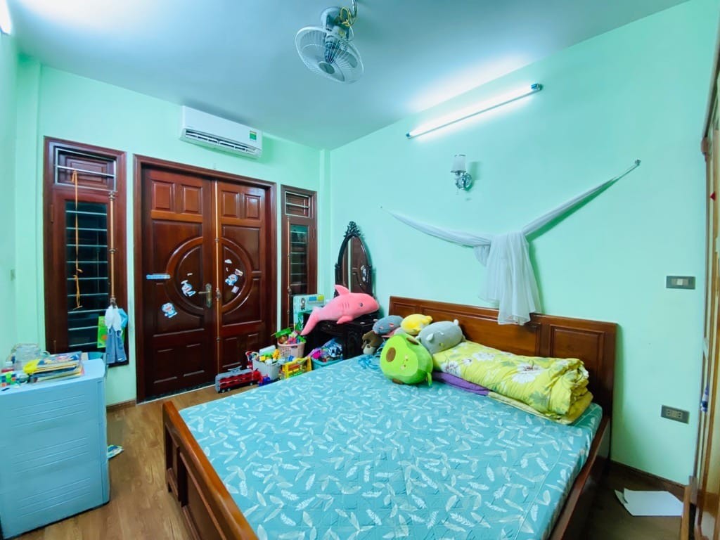 Phân lô Lĩnh Nam hơn 7 tỷ, vỉa hè đá bóng, đường rộng 5 ô tô tải tránh.