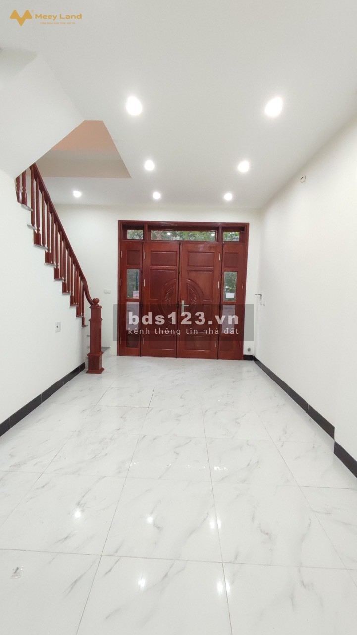 Bán nhà 310 Nghi Tàm, có thang máy, 55m2, 9,5 tỷ