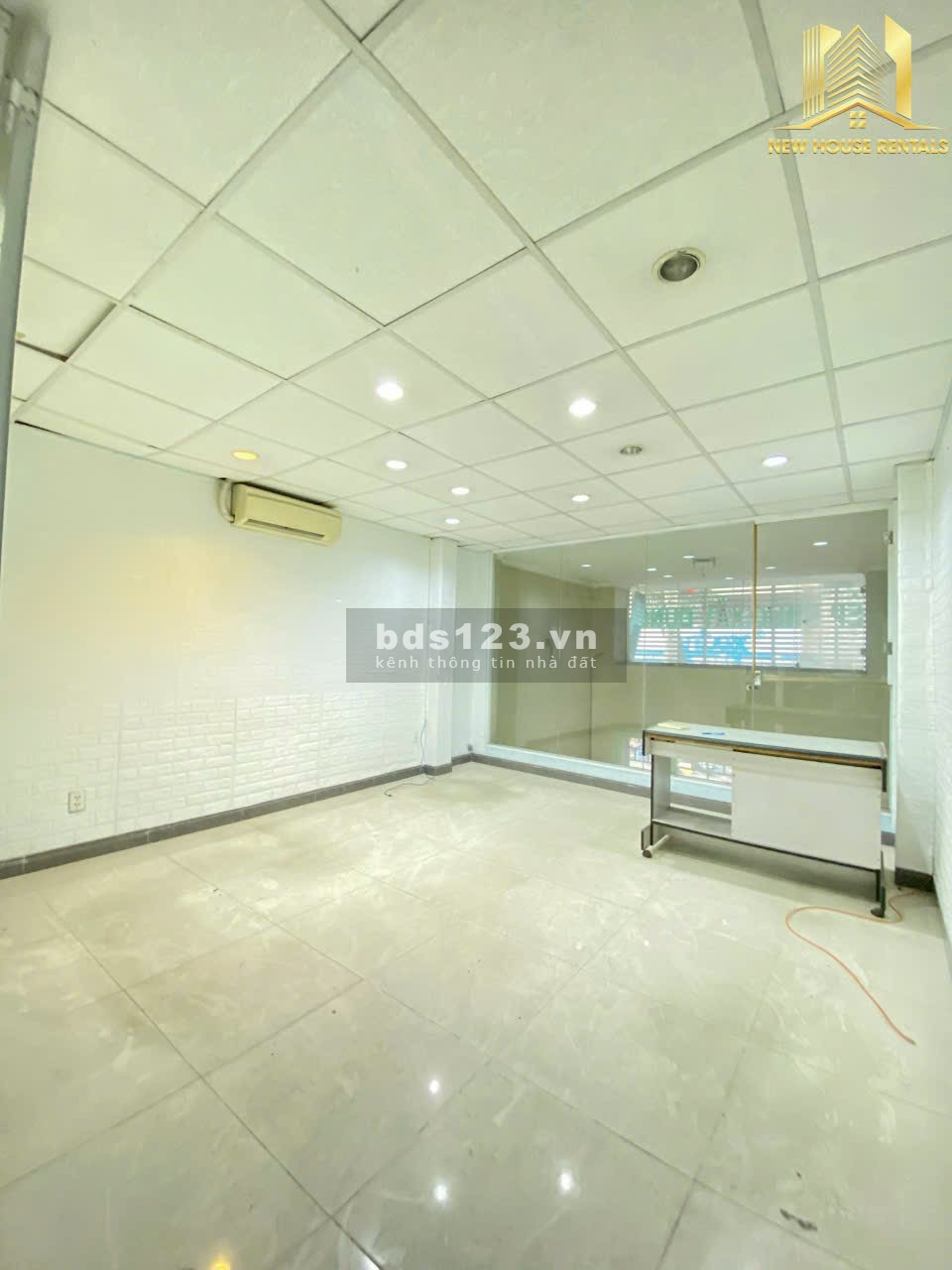 Tòa nhà mặt tiền Tân Bình chỉ 55 triệu 7 tầng. Gồm 11 phòng, thang máy, thang bộ