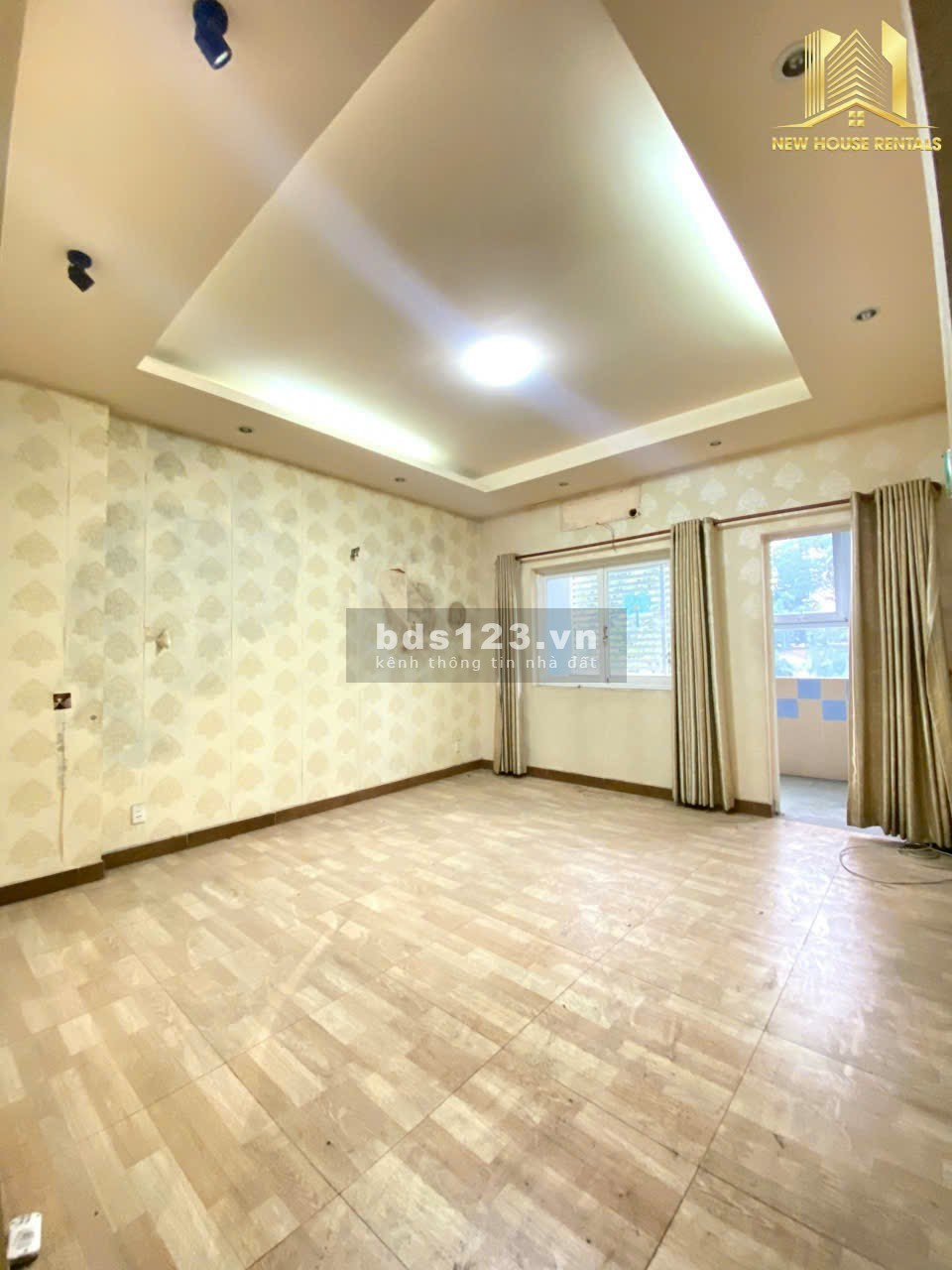 Tòa nhà mặt tiền Tân Bình chỉ 55 triệu 7 tầng. Gồm 11 phòng, thang máy, thang bộ