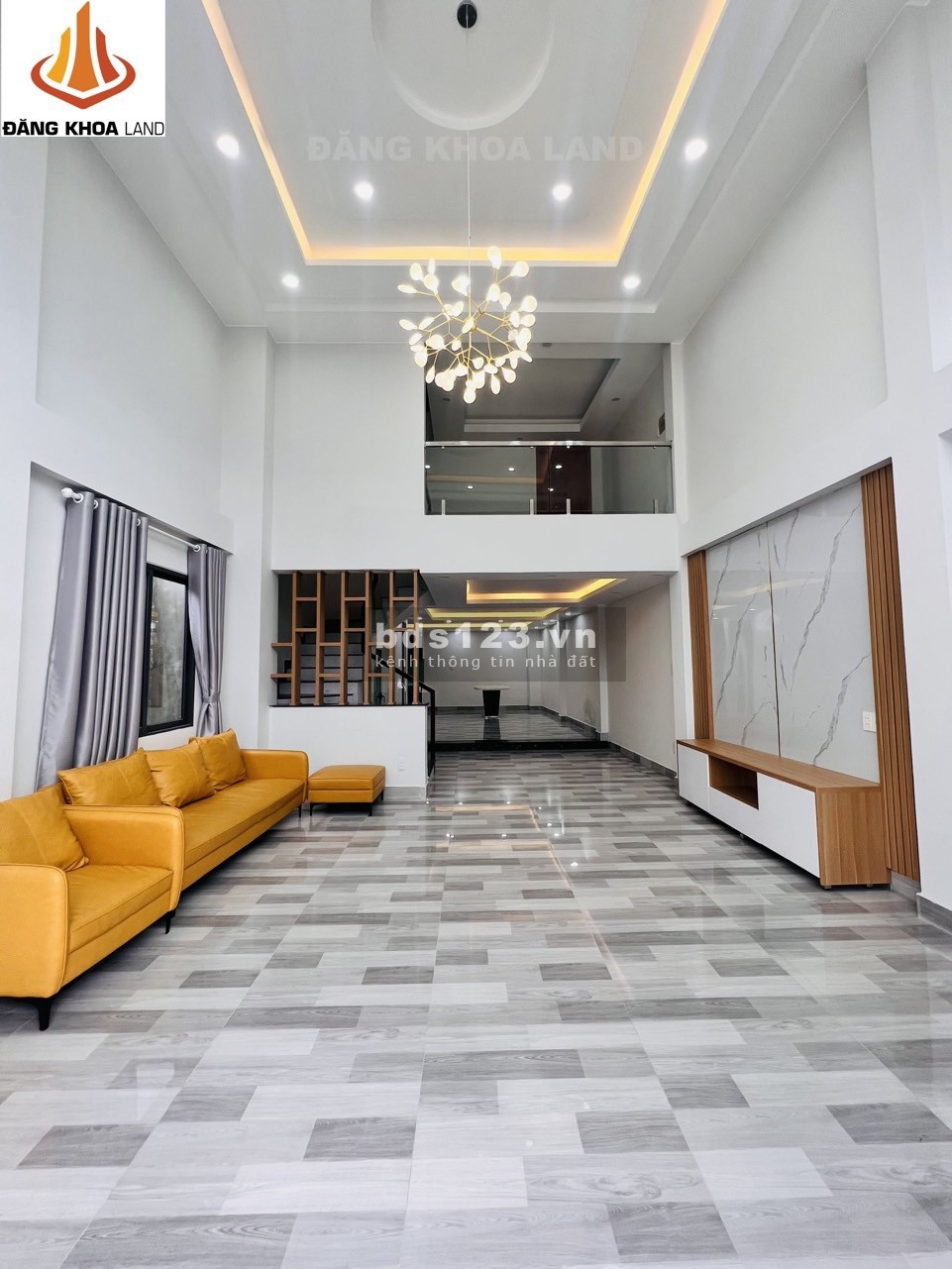 Căn này giá tốt nhất đường Võ Văn Ngân - Vincom Thủ Đức- 3 Tầng - Sân đậu 2 ôtô -DT 126m2 - Chỉ 7 ty