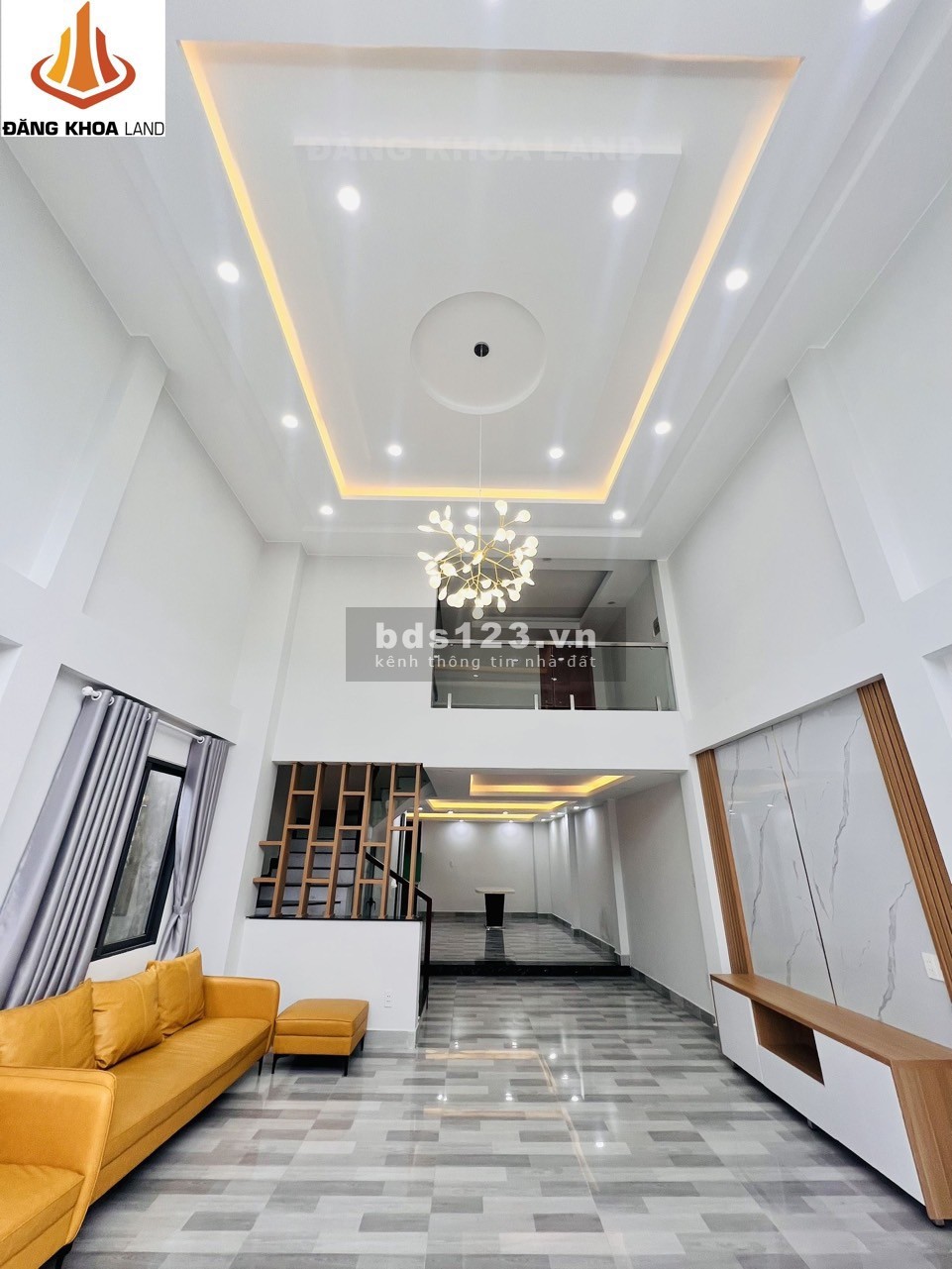 Căn này giá tốt nhất đường Võ Văn Ngân - Vincom Thủ Đức- 3 Tầng - Sân đậu 2 ôtô -DT 126m2 - Chỉ 7 ty