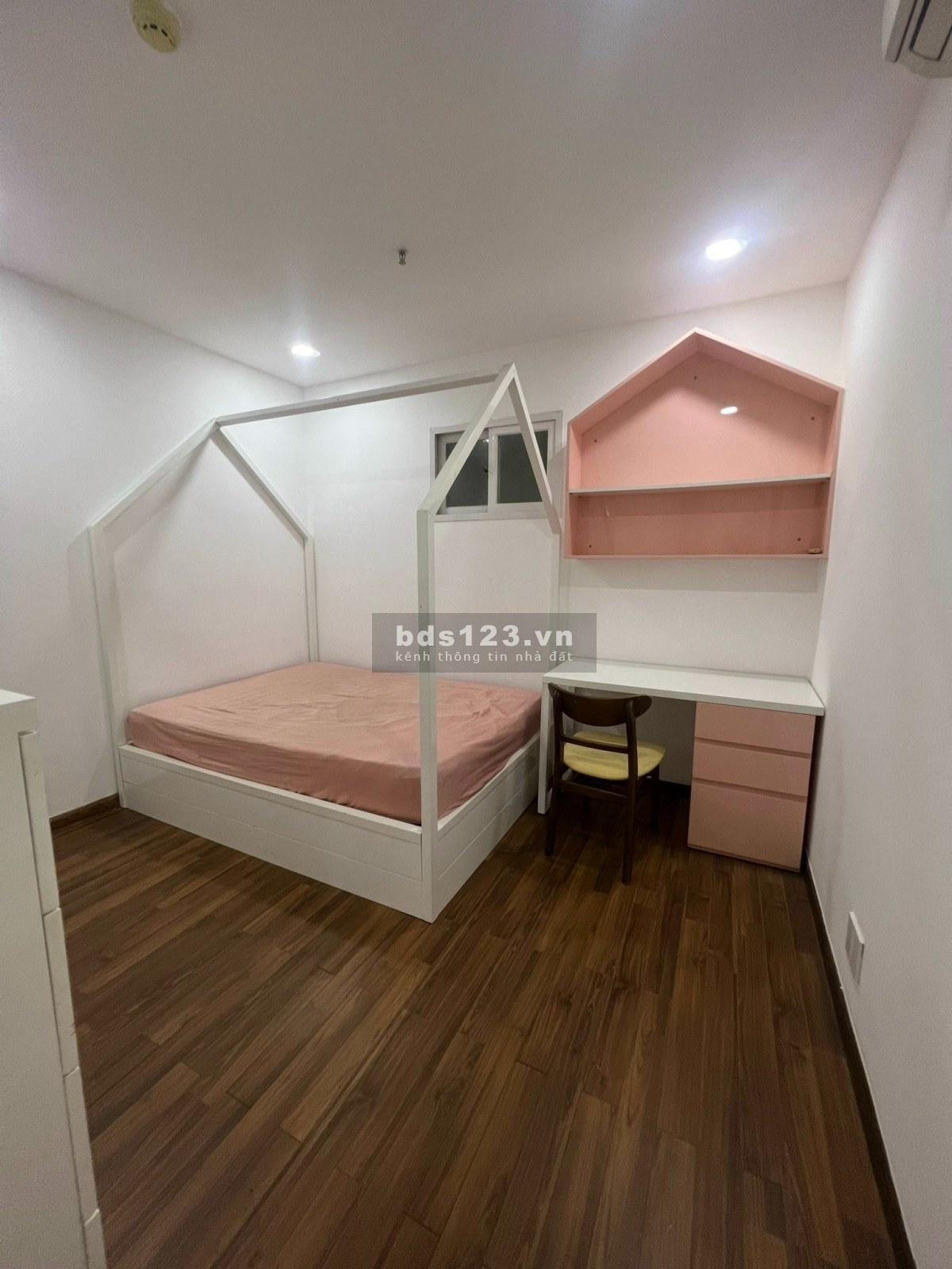 Chính chủ bán căn hộ Chung cư 115 m2, view đẹp. Gía 2 tỷ hơn