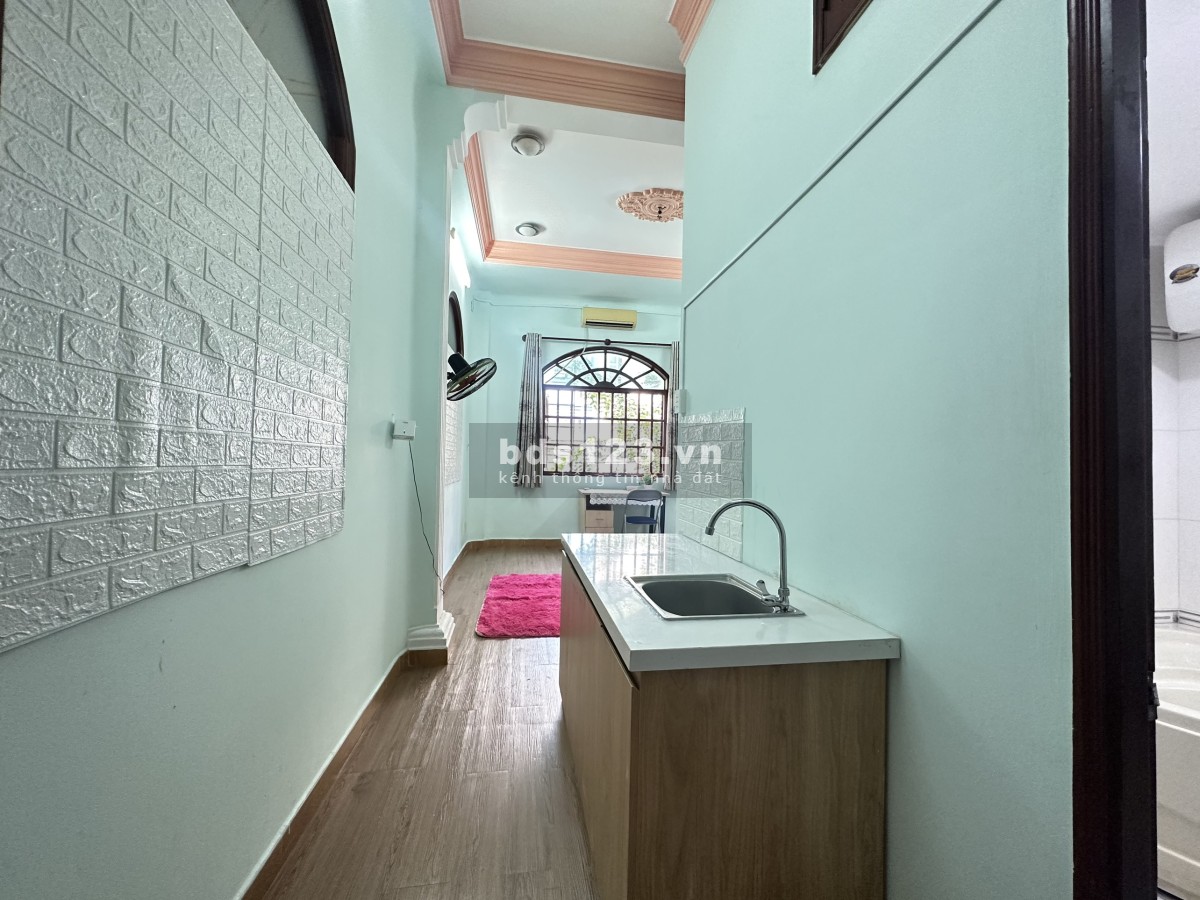 Cho thuê phòng trọ chính chủ rộng rãi diện tích 25m2, có cửa sổ lớn đón nắng tại Quận 7