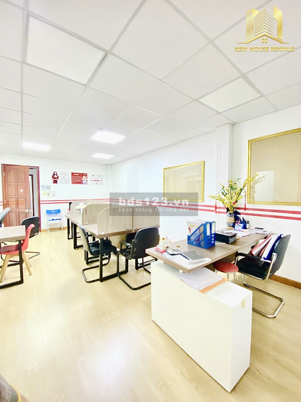 Cho thuê góc 2 mặt tiền quận Tân Bình Đường Lớn, chỉ 70tr. Có đầy đủ PCCC, dài 20m, spa làm đẹp