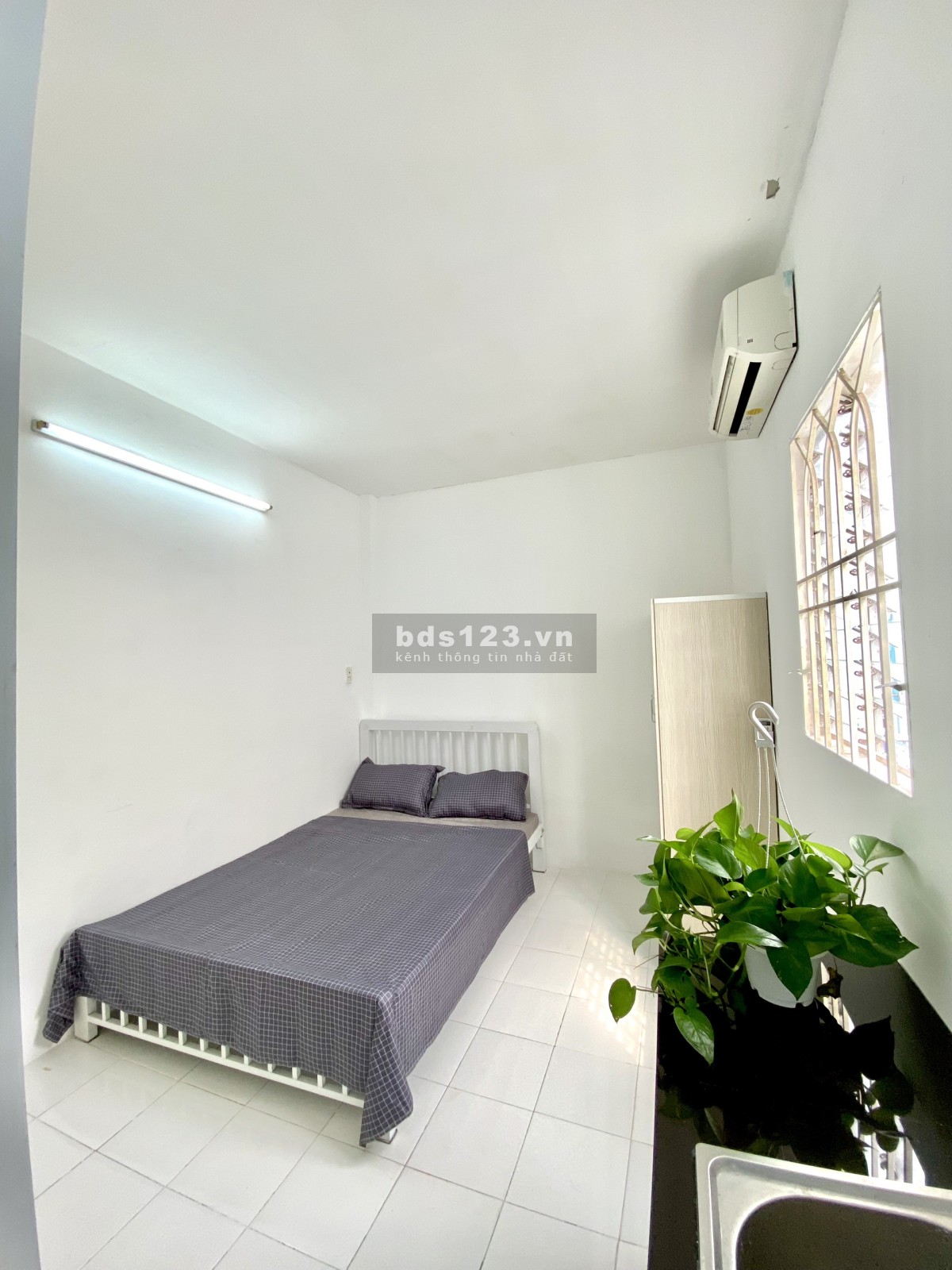 Phòng sẵn nội thất, thoáng mát. Gần Phan Xích Long 2 phút