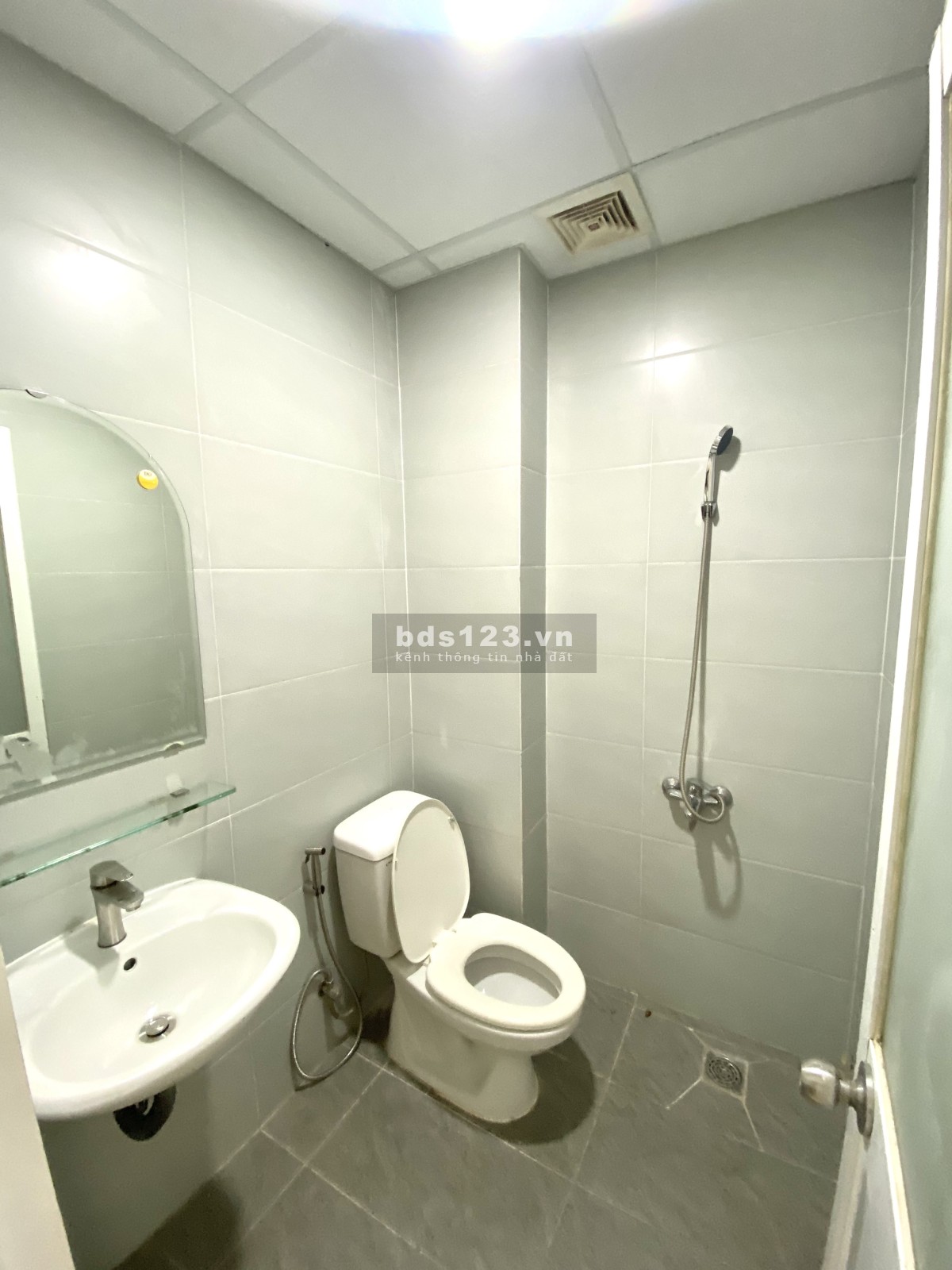 Phòng sẵn nội thất, thoáng mát. Gần Phan Xích Long 2 phút