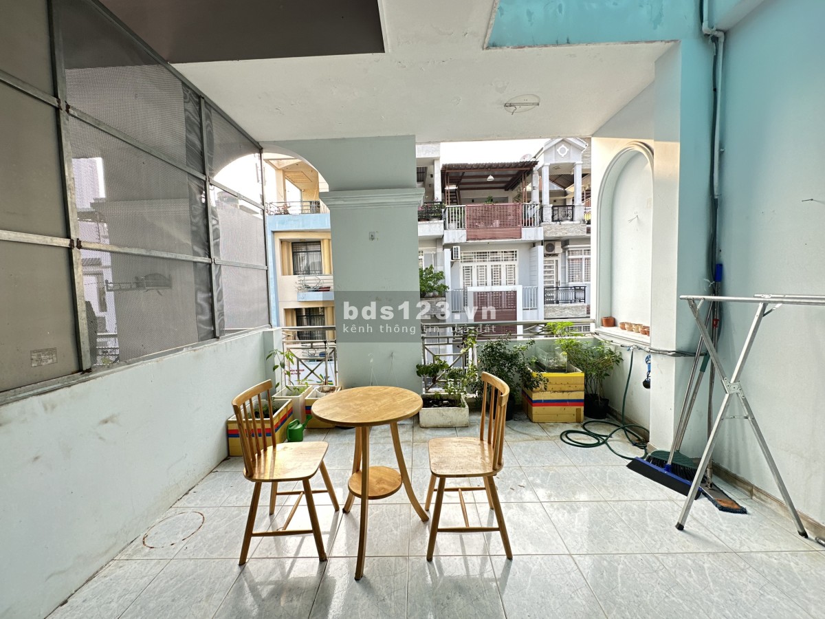 Cho thuê phòng trọ chính chủ ban công siêu rộng thoáng mát có thể ở từ 2 đến 3 người tại quận 7