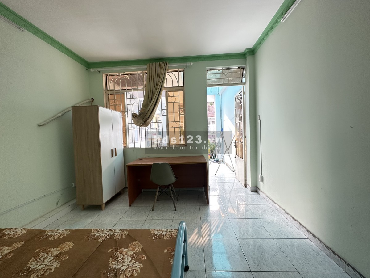 Cho thuê phòng trọ chính chủ ban công siêu rộng thoáng mát có thể ở từ 2 đến 3 người tại quận 7