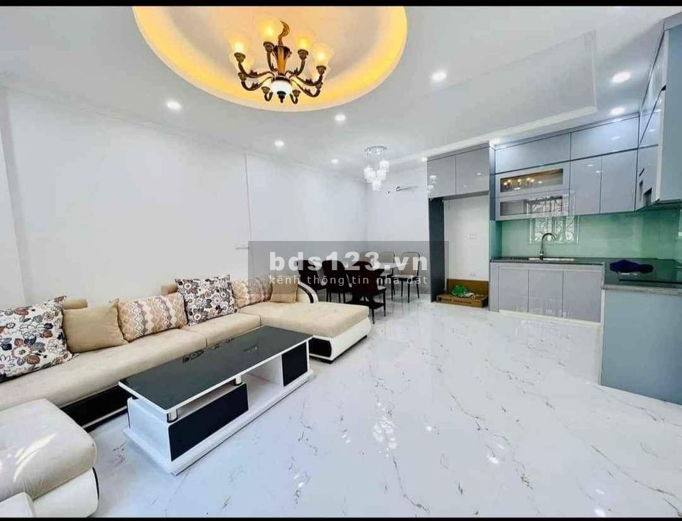 Chỉ hơn 5 tỷ - 42M2 Nhà phố Trạm - Long Biên - Lô góc xây mới - Ô tô vào nhà