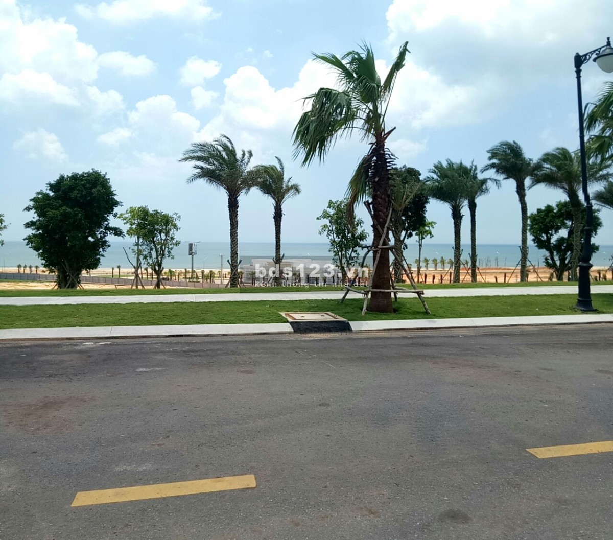 Cách biển chỉ 450m - 7,3 x 35 (250m2) đất ở đô thị, Mặt tiền kinh doanh, giá chỉ 1 tỷ 900