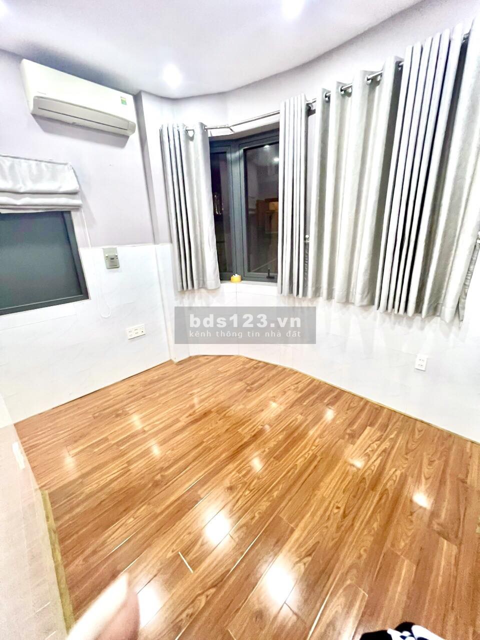 Xát mặt tiền Lý Thái Tổ, phường 9, quận 10 – 30 M2 x 3 Tầng – 4 Tỷ