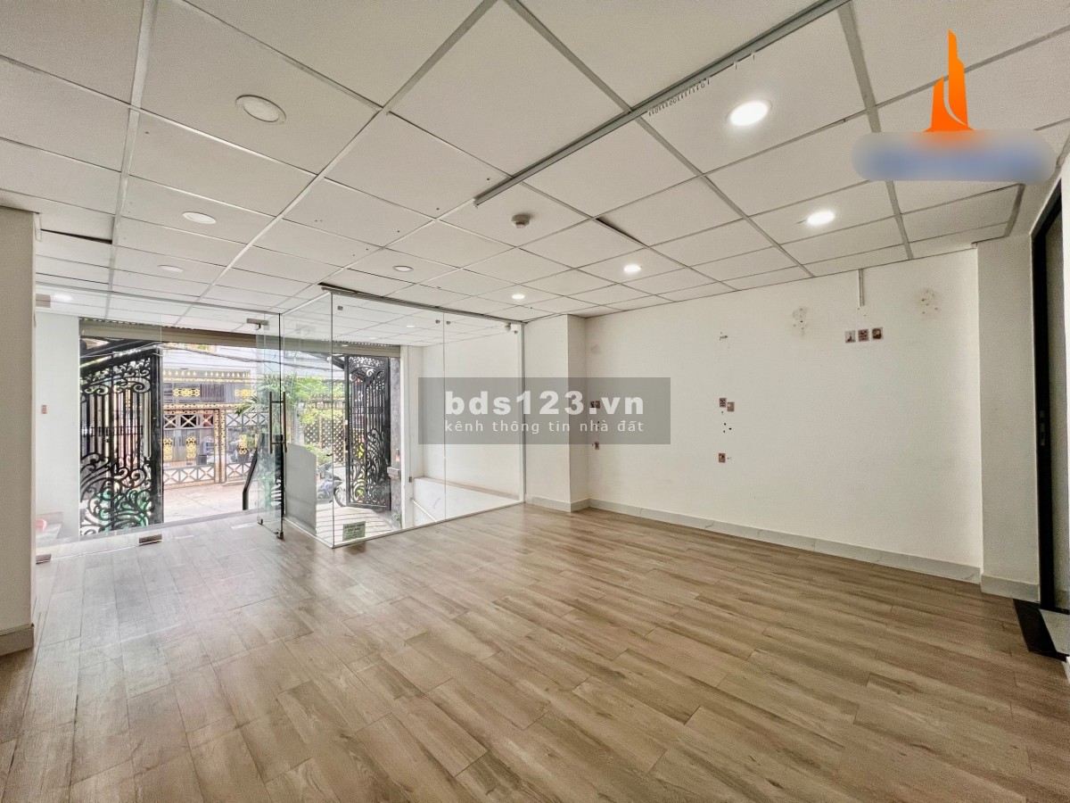 Mặt Bằng Kinh Doanh Bình Thạnh đẹp giá rất rẻ. Chỉ 10tr, 40m2 Ốp Full Kính, Hầm xe, mới 100%
