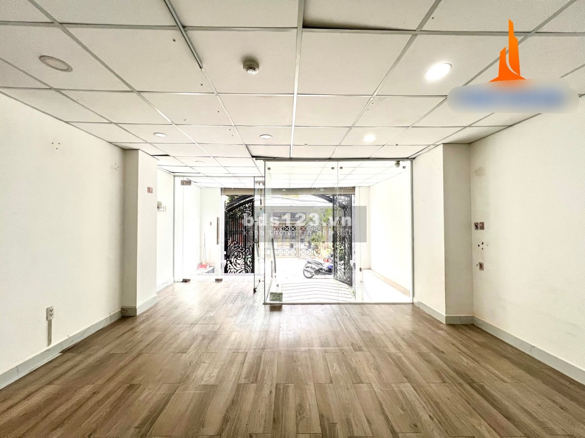 Mặt Bằng Kinh Doanh Bình Thạnh đẹp giá rất rẻ. Chỉ 10tr, 40m2 Ốp Full Kính, Hầm xe, mới 100%