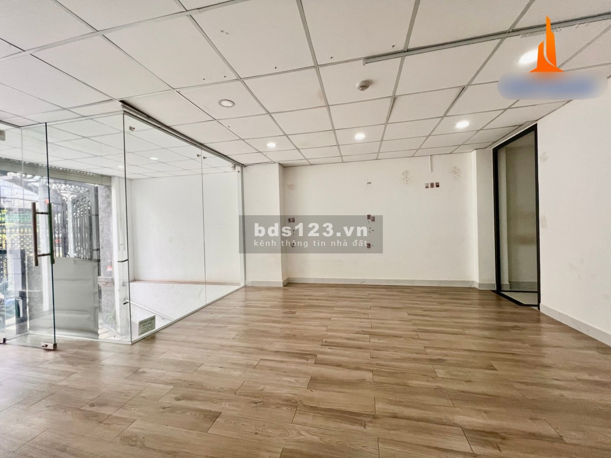 Mặt Bằng Kinh Doanh Bình Thạnh đẹp giá rất rẻ. Chỉ 10tr, 40m2 Ốp Full Kính, Hầm xe, mới 100%