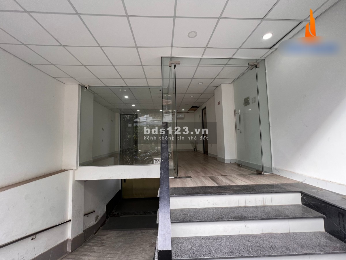 Mặt Bằng Kinh Doanh Bình Thạnh đẹp giá rất rẻ. Chỉ 10tr, 40m2 Ốp Full Kính, Hầm xe, mới 100%