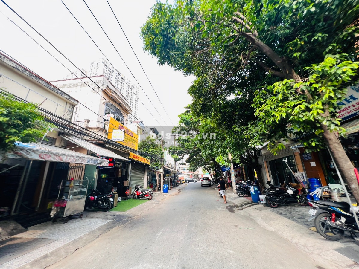 Hàng Ngộp. Bán Nhà 2 Mặt tiền có Kiot và Phòng cho thuê- Ngay Chợ Việt Lập- Gần Phạm Văn Đồng