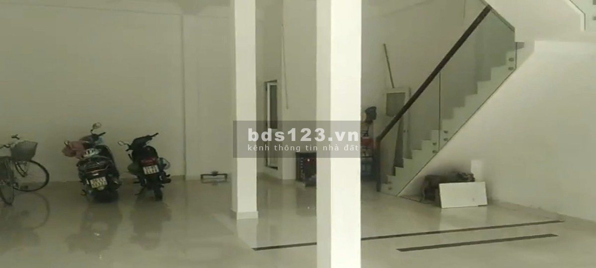 Chính chủ cho thuê nguyên căn mặt tiền 102A2 Huỳnh Văn Bánh, 1 trệt 2 lầu, 6.5m x 10.5m