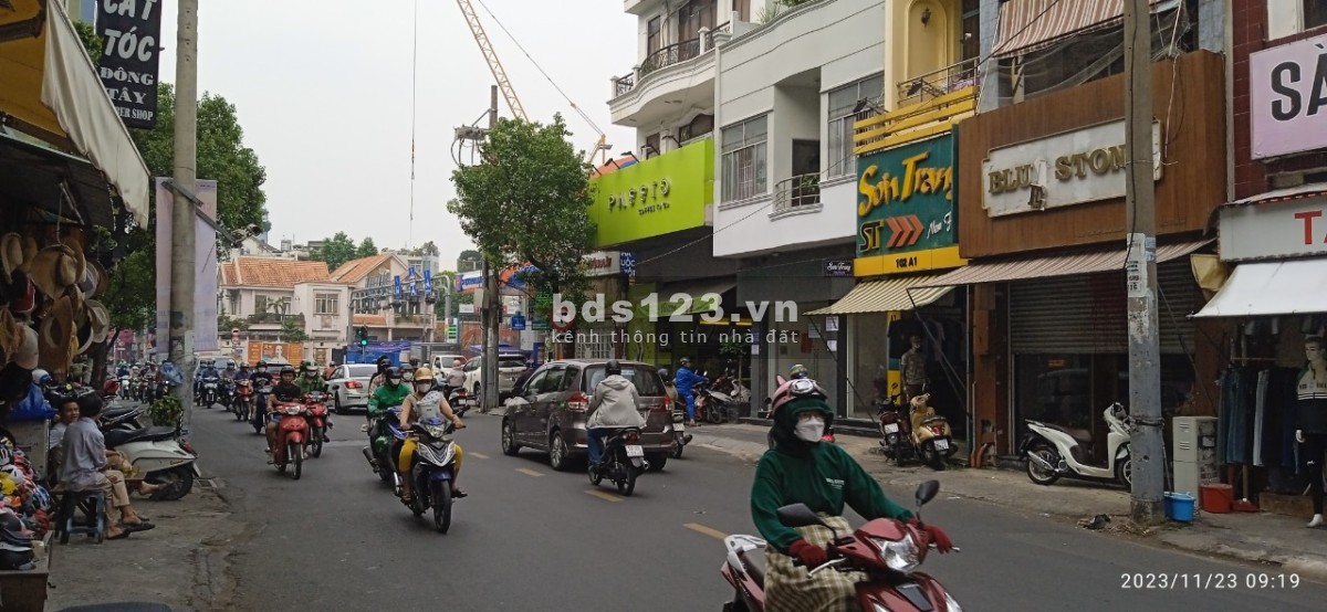 Chính chủ cho thuê nguyên căn mặt tiền 102A2 Huỳnh Văn Bánh, 1 trệt 2 lầu, 6.5m x 10.5m