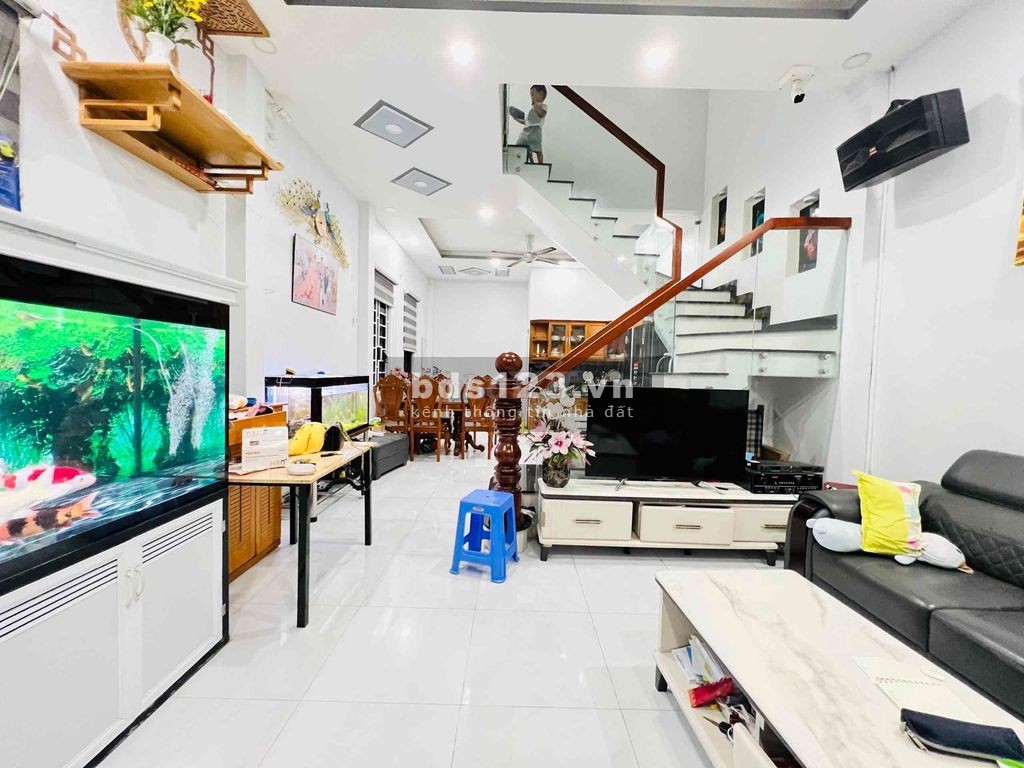 Bán gấp trước Tết. Nhà chính chủ Hiện đại 2 Tầng, góc 2 mặt tiền Trường Thọ - 77m2 - 4,2 tỷ