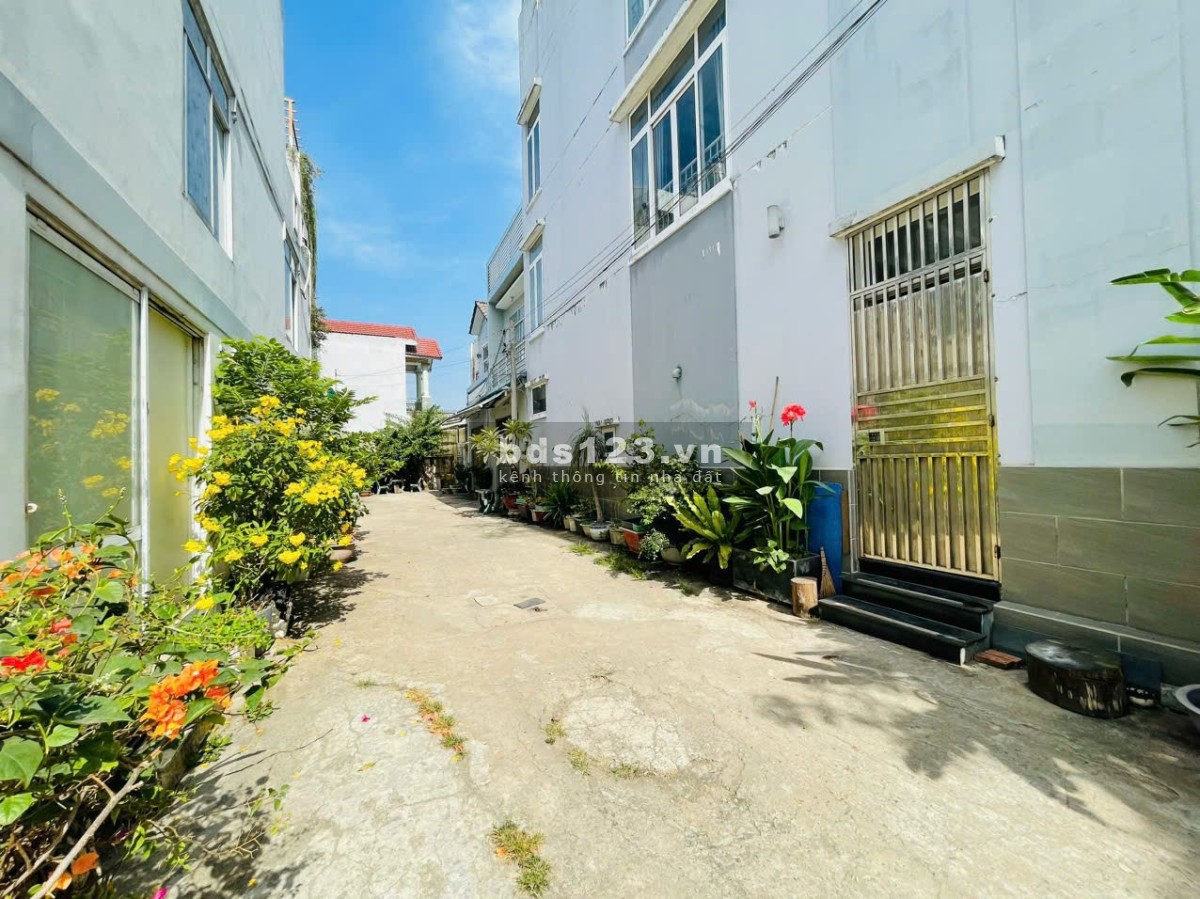 Giá tốt- Nhà đẹp 1 Trệt 1 Lầu- dân trí cao- đường 6m- Gần Đại học Ngân hàng Thủ Đức- 81m2 hiếm.