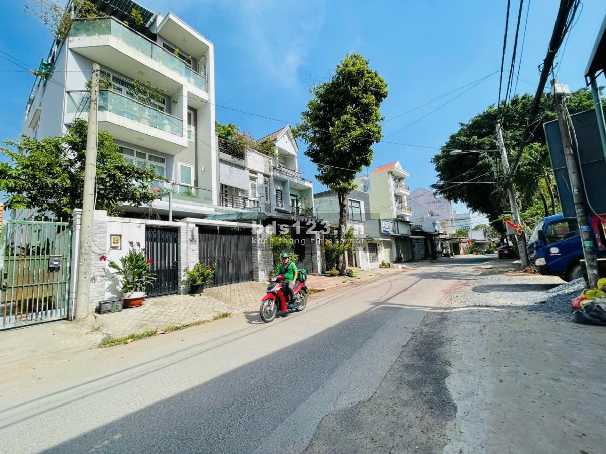 Giá tốt- Nhà đẹp 1 Trệt 1 Lầu- dân trí cao- đường 6m- Gần Đại học Ngân hàng Thủ Đức- 81m2 hiếm.