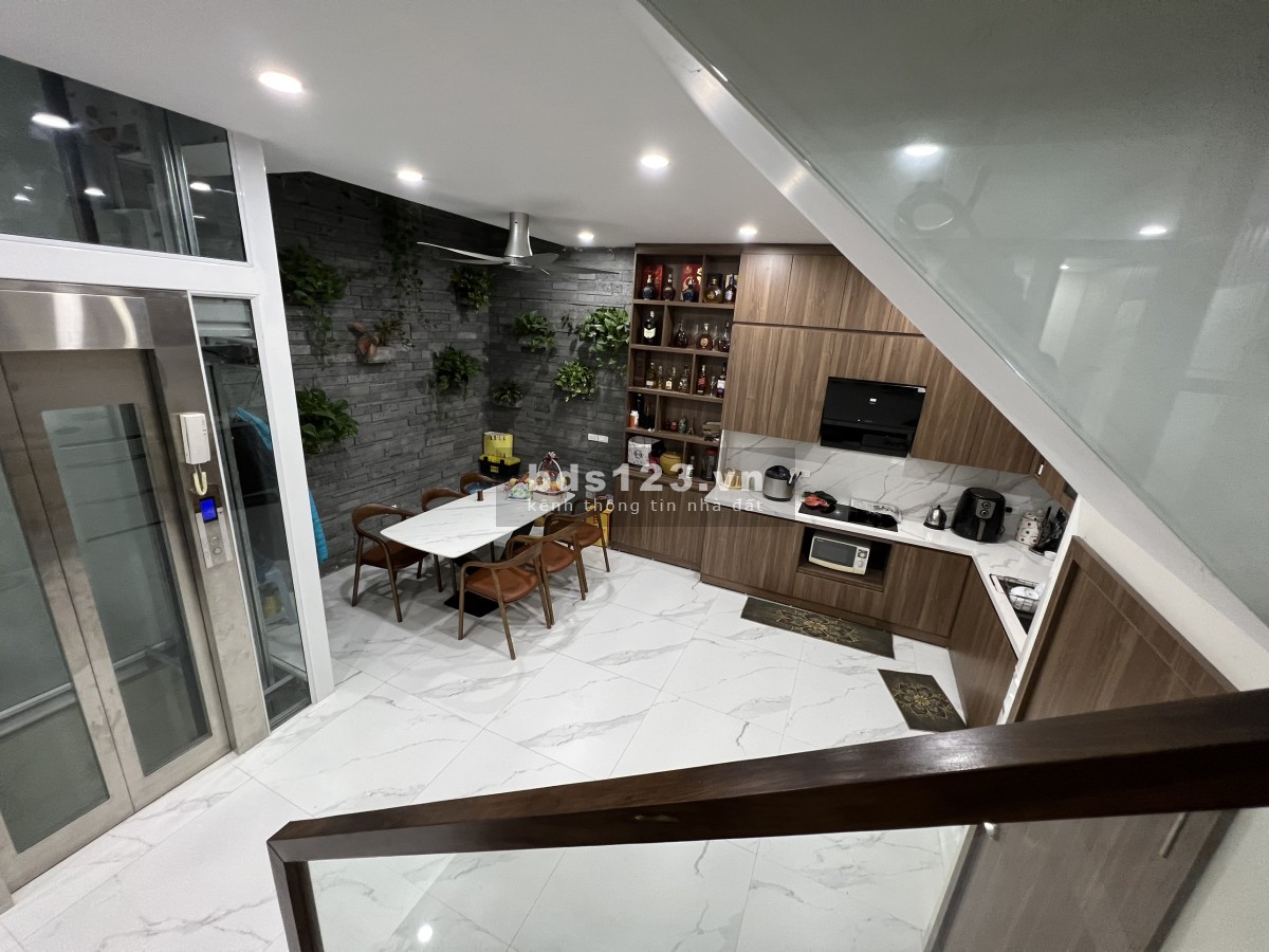 Liền kề Ngọc Trai đảo nhỏ hoàn thiện full nội thất có thang máy giá 19.2 tỷ Vin Gia Lâm (0985941715)
