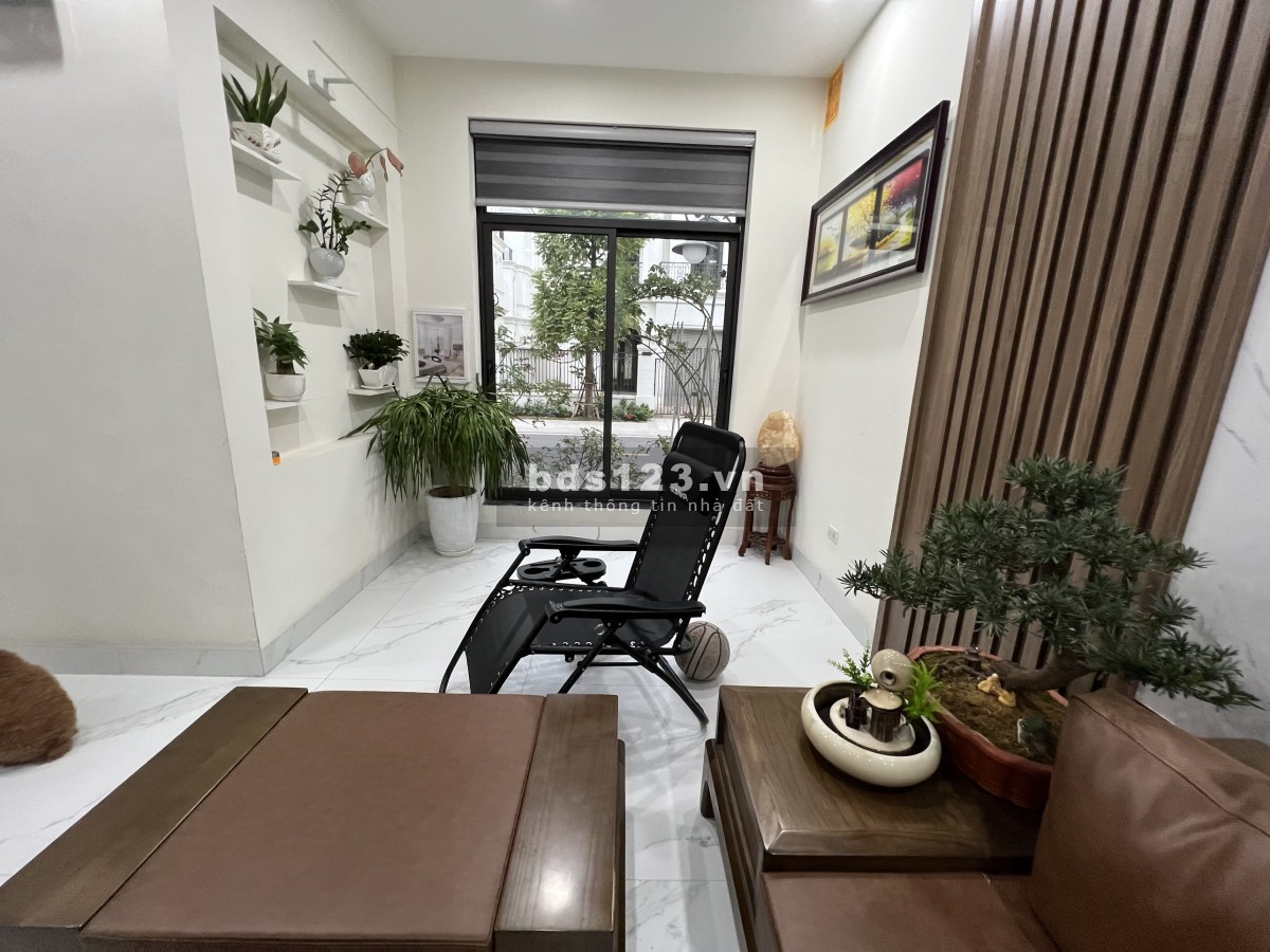 Liền kề Ngọc Trai đảo nhỏ hoàn thiện full nội thất có thang máy giá 19.2 tỷ Vin Gia Lâm (0985941715)