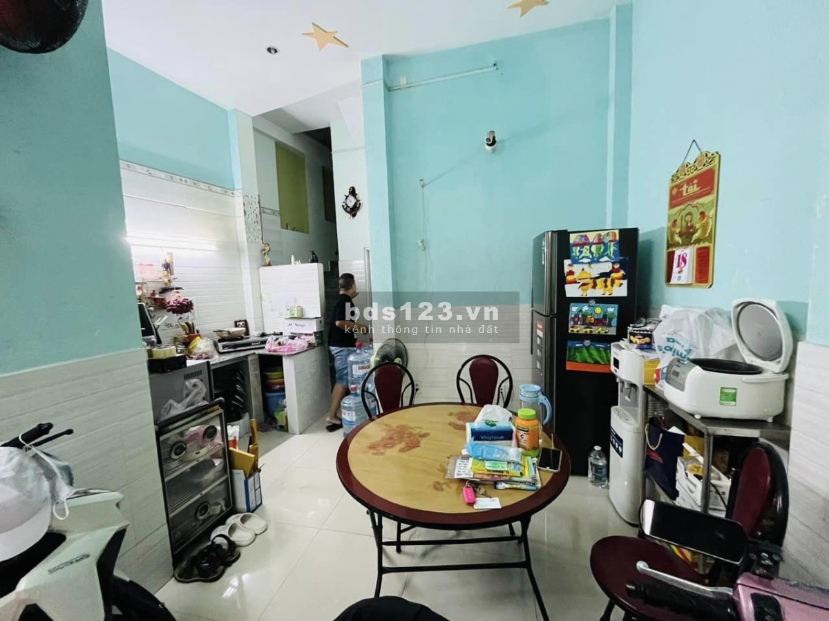 Nhà trung tâm quận 10, 4 lầu - Bank cho vay 3.8 tỷ. Chủ ngộp, cần bán 3.89 tỷ