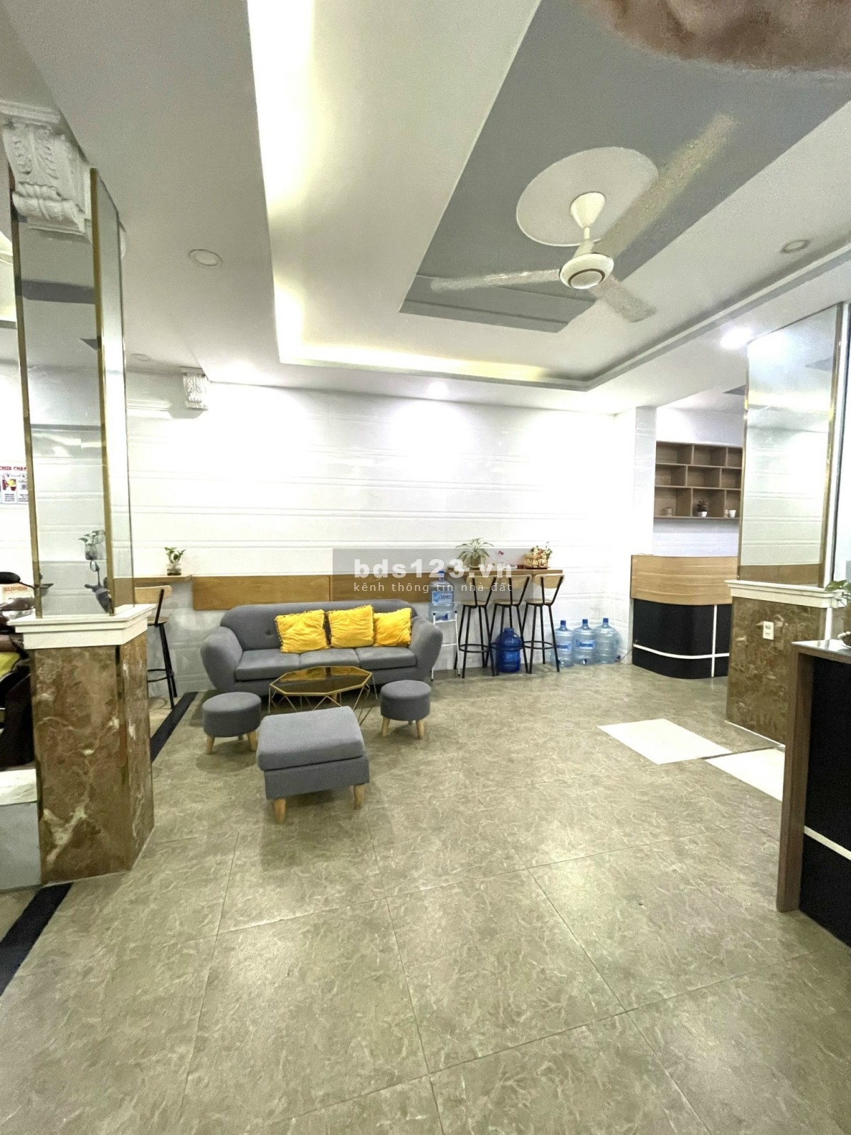 Mặt Bằng Mặt Tiền Quận 1, 12 triệu, 45m2, Đẹp và đẹp,- Có sảnh, lễ tân, sofa, Hỗ Trợ nhiều thứ